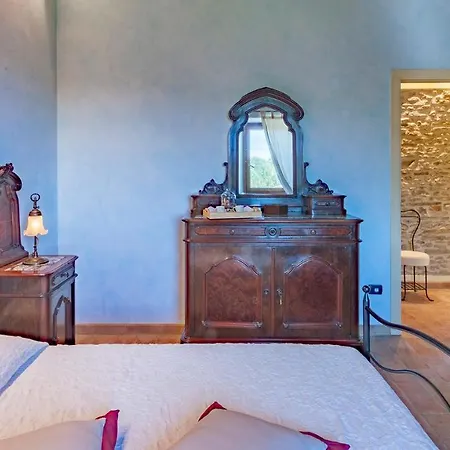 Il Baiocco 8, Emma Villa *